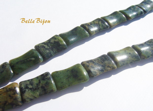 Green jasper pernute aprox 6x14.5-15x20 mm