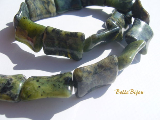 Green jasper pernute aprox 6x14.5-15x20 mm
