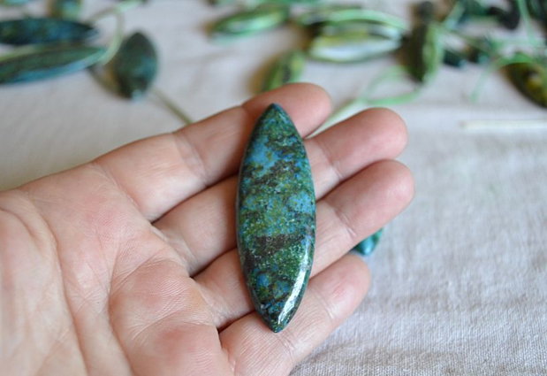 1b Chrysocolla pandantiv 58x20mm (SRG5 42)