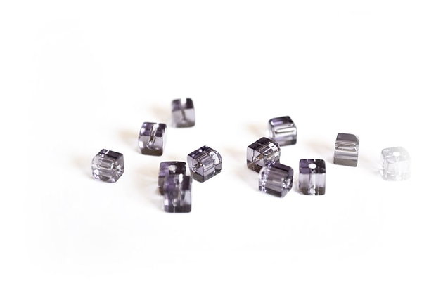1b cristal cub 4mm (LAD0201)