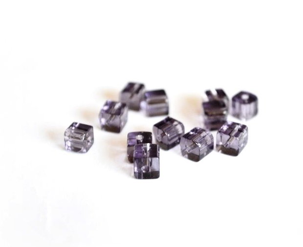 1b cristal cub 4mm (LAD0201)