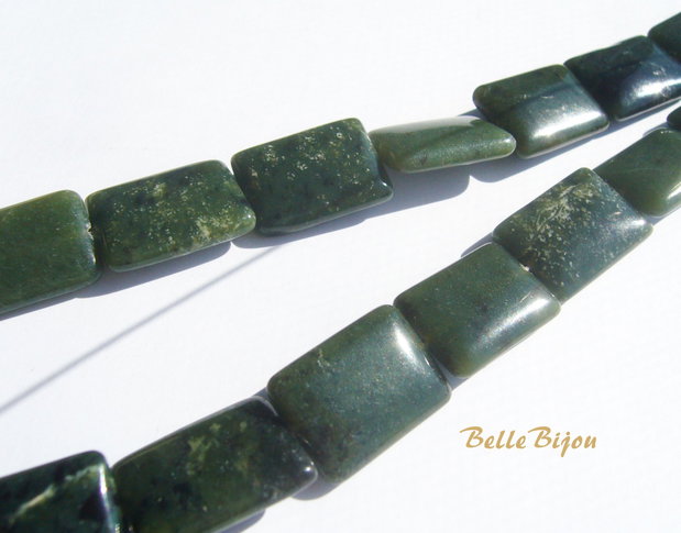 Green jasper pernute dreptunghiulare aprox 4x13x18 mm