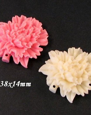 5946 - (2buc) Cabochon, floare / garoafa, rasina, roz si alb untos