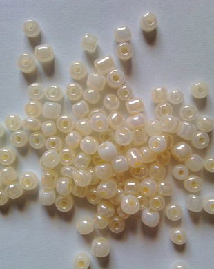 LMN410 - margele nisip crem 4 mm