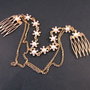 6070- SET 2 piepteni, perle sintetice, rhinestone, lantisoare, aliaj metalic auriu