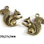 6120 - (2buc) Minipandantiv / charm, veverita, 3D, aliaj metalic bronz