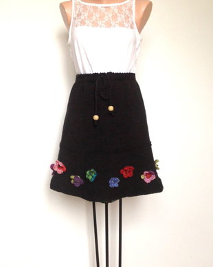 Fusta tricotata cu flori crosetate colorate Fusta neagra bumbac Fusta vesela mini midi