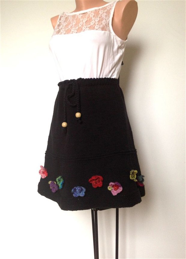 Fusta tricotata cu flori crosetate colorate Fusta neagra bumbac Fusta vesela mini midi