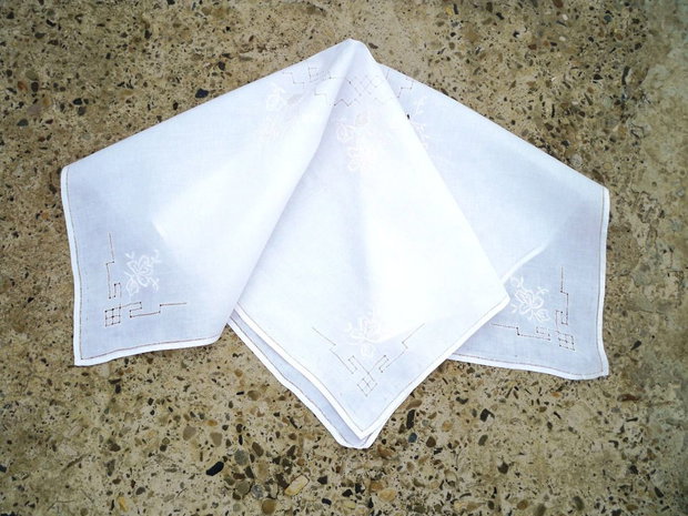 Decoratiune brodata