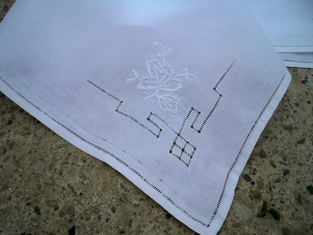 Decoratiune brodata
