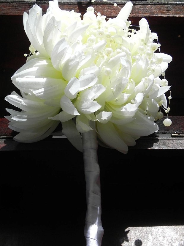 00320 - Buchet crizanteme ivory