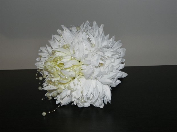 00396 - Buchet crizanteme albe şi crem