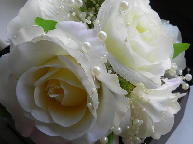 00378 - Buchet trandafiri alb şi crem