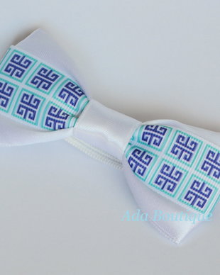Mini papion cu model geometric  alb