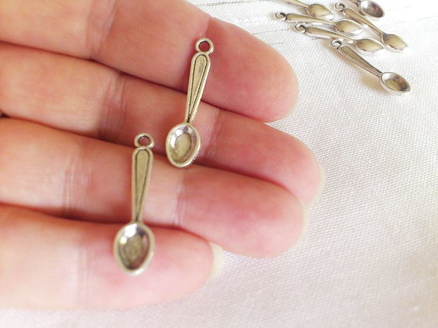 1b Charm pandantiv,zamak ,lingurita 25x7mm (SALAK 103 )