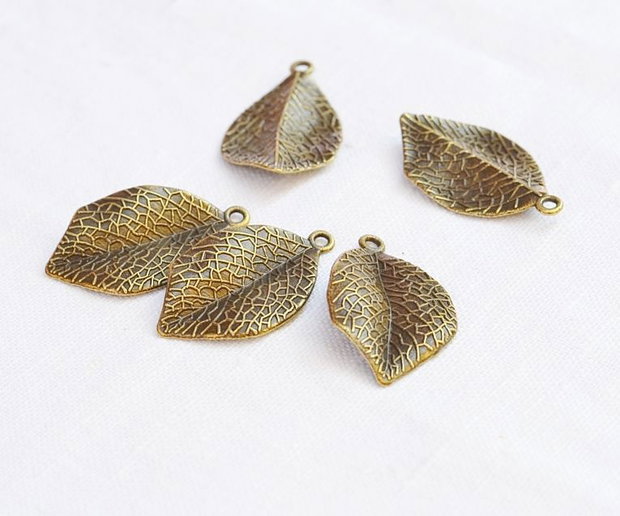 1b Pandantiv frunza bronz 35x20mm (BZLAK 072)