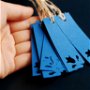 40 b Price tag / gift tag / thank you tag din hartie cartonata  albastru navy cu fire de canepa naturala [ 2 x 7 cm]