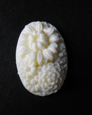 CABOCHON RASINA ALBA - 33 X 22 MM