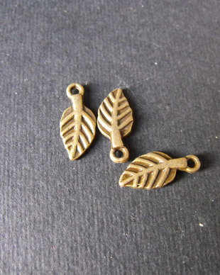 PANDANTIV BRONZ - FRUNZULITA - 16 X 7 MM