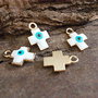 1b charm aurit cruce alba  19x14mm (GPLAK 134)
