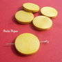 Margele mari rotunde galbene din lemn vopsit aprox 5x29-30 mm