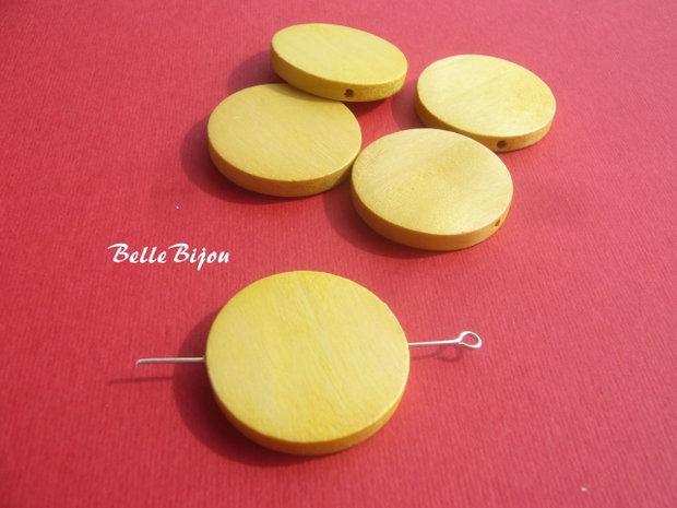 Margele mari rotunde galbene din lemn vopsit aprox 5x29-30 mm