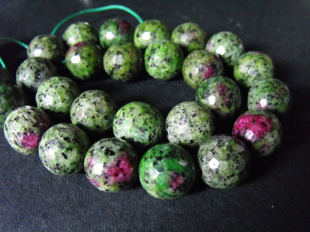 RUBY ZOISITE DE SINTEZA FATETATE - 14 MM