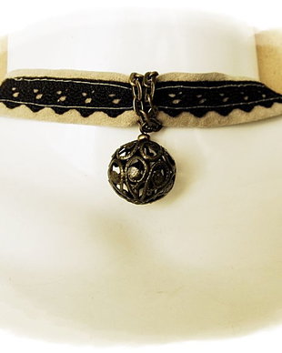 chocker piele cu sfera filigranata