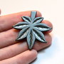 Hemp - Frunza  din hematit sculptat