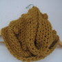 Guler/cowl/fular ocru crosetat