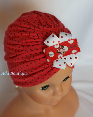 Turban rosu cu buline negre