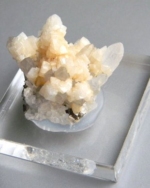 Specimen - cuart, calcit si calcopirita