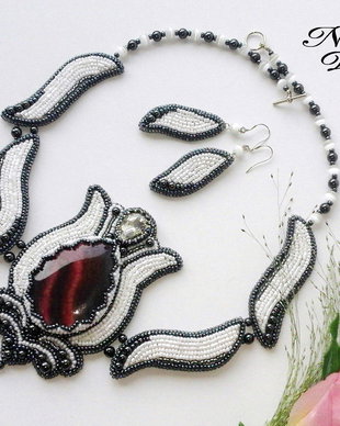 „WHITE TULIP” – Set colier şi cercei