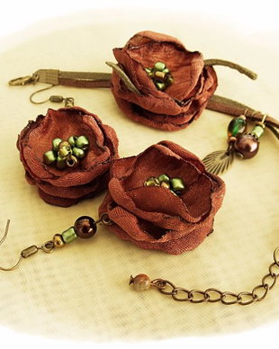 set cu flori de matase aramii