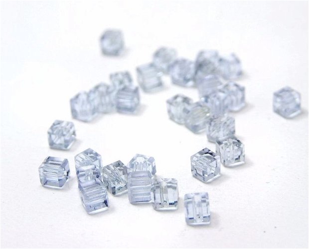 1b cub cristal transparent 4mm (LAD0204)