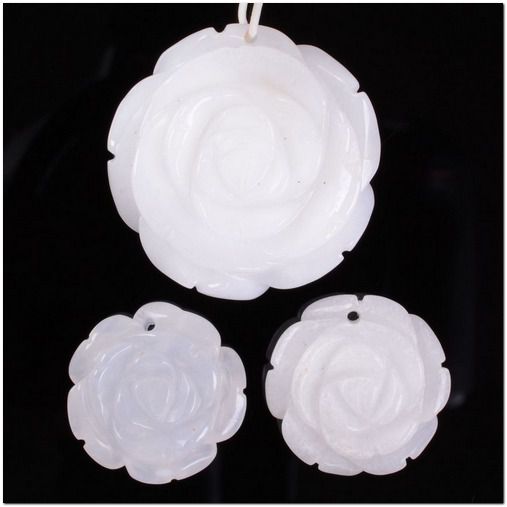 6410 - SET Pandantive / charms. flori sculptate, jad alb