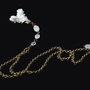 Colier lung cu coral natural alb si quartz in degrade cu elemente metalice bronz