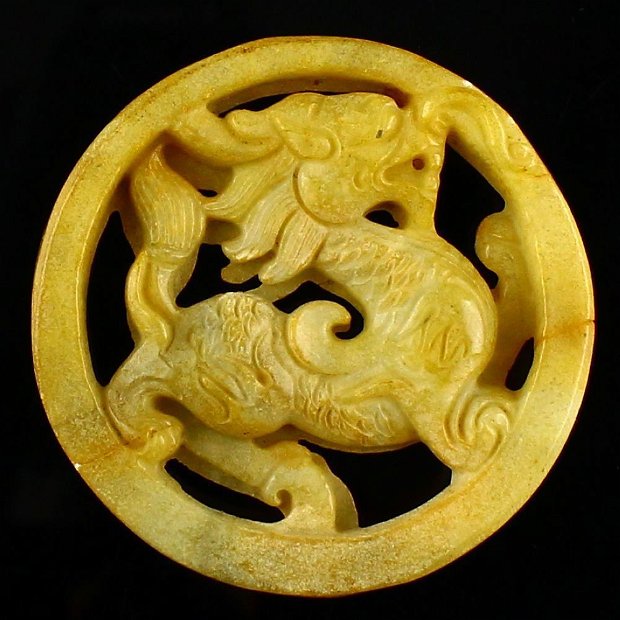 6435 - Pandantiv, sinkiang jad sculptat, qilin / dragon