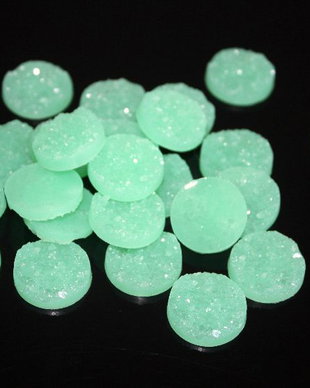 Cabochon rasina