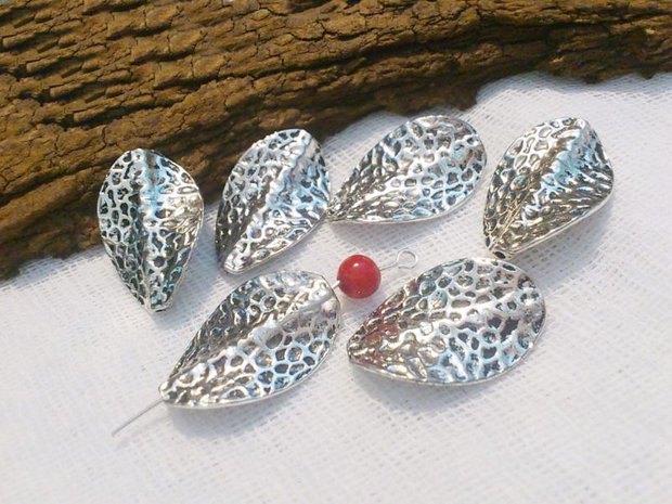 1b Pandantiv, distantier rasucit 28x18mm (SALAK 140)