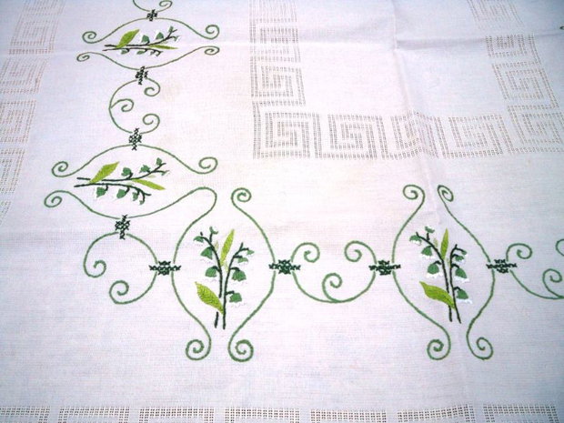 Broderie cu lacramioare