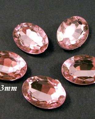 6462 - (5buc) Cabochon, sticla roz transparent, foita argintie, fatetat, oval, 18x13mminisat, prezinta agatatoare.