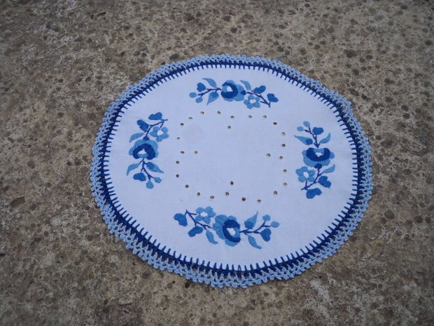 Broderii albastre