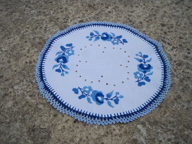 Broderii albastre