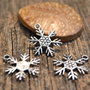 1b Charm argintiu Craciun, fulg de nea 26x19mm (PAD3A020)