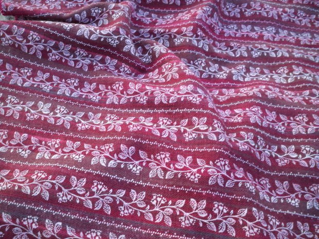 Material textil cu imprimeuri