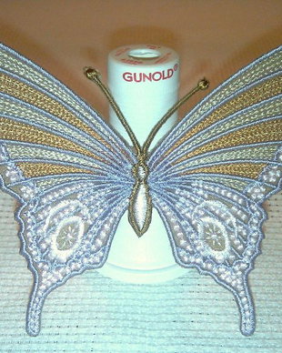 Fluture bleu, auriu si alb brodat pe organza