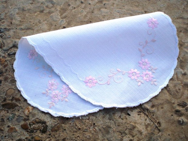 Broderie roz