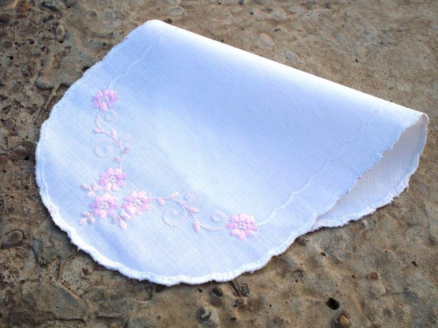 Broderie roz