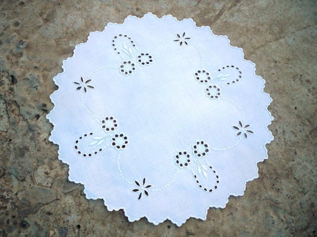 Broderie alba
